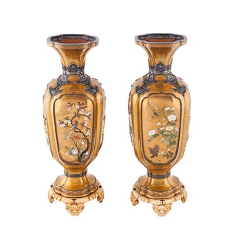 A pair of vases Shibayama 